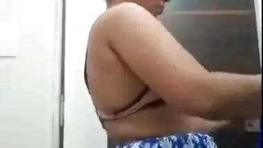 Sexy Bhabhi Record her Nude Video