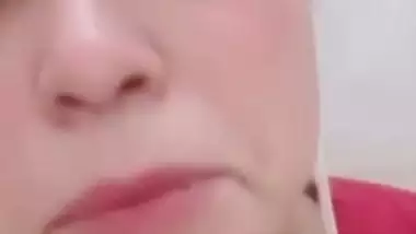 Unsatisfied aunty showing huge boobs to lover viral MMS