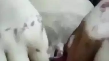 Desi village wife fing her pussy