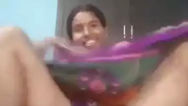 Telugu housewife showing her boobs pussy