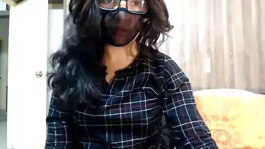 Sexy corona masked Indian girl with missing fingers solo