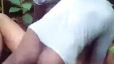 Saloni bhabhi ke sath jungle sex