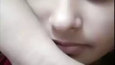 Beautiful Chamet cam girl nude round boobs showing