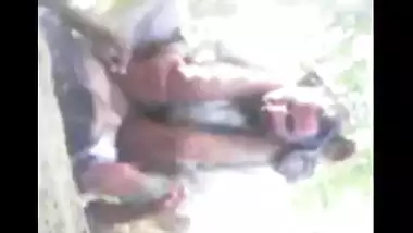 Mature neighbor aunty in village outdoor sex scandal