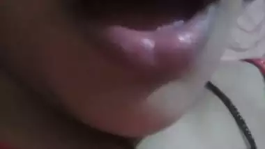 Close up selfie video of desi bhabhi showing nude body