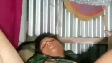 HD Tamil sex MMS of a wild lover eating his horny GF