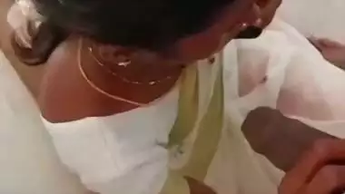 Cheating wife gives an outdoors Tamil blowjob to her BF