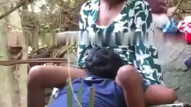 Lankan guy enjoys outdoor sex by licking his GF’s pussy