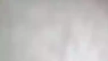 Man fucks a desi girl’s tight pussy in hardcore xxx video