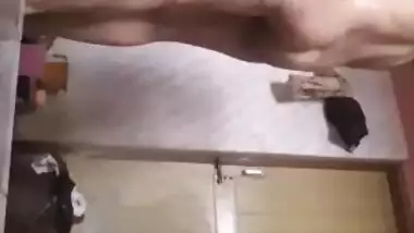 Desi slut doesn't see the XXX camera filming her in the nude in shower