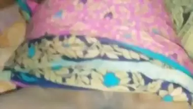 Local desi slut in saree masturbating video