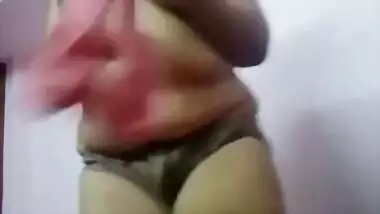 Hot Telugu new aunty show her boobs