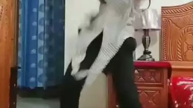 Chamet girl dancing and showing boobs on video call