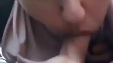Hijabi lady’s deep Pakistani blowjob to a stranger
