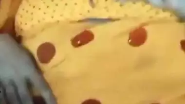 Saree XNXX sex video of yellow saree aunt