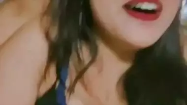 Young girl shoots her desi sex videos with her lover