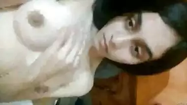 Hot And Sexy College Babe Making Nude Vdo