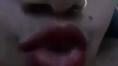 Horny Indian bhabi masturbating MMS selfie