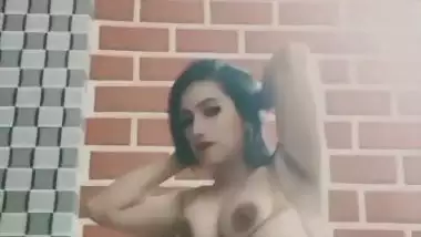 Gorgeous maal milky boobs pushed up fully in her bra