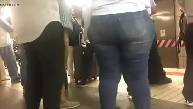 WIDE milf booty