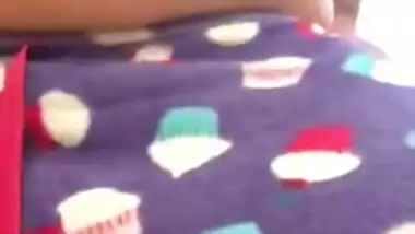 Fat pussy girl fingering her pussy on cam